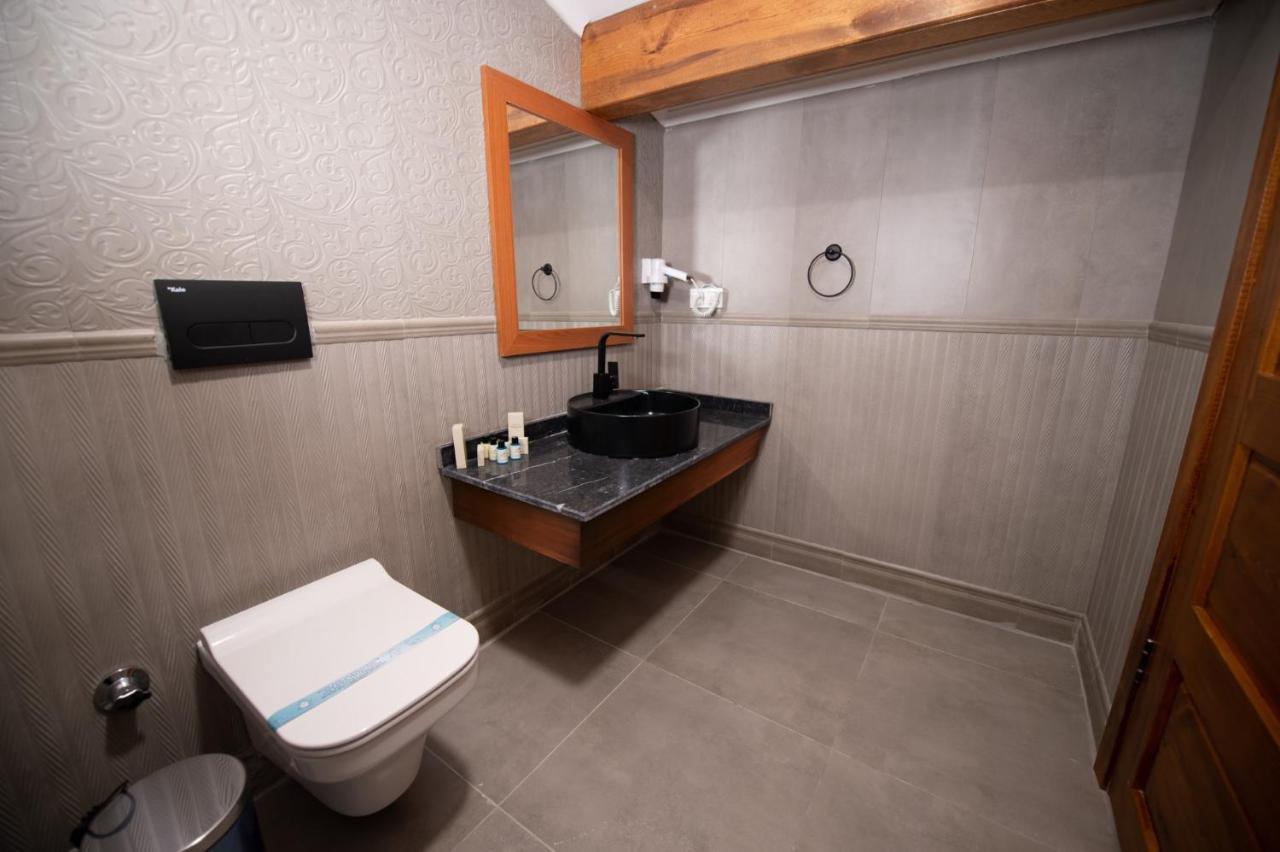 Ahiska Palas Otel Kars Ngoại thất bức ảnh